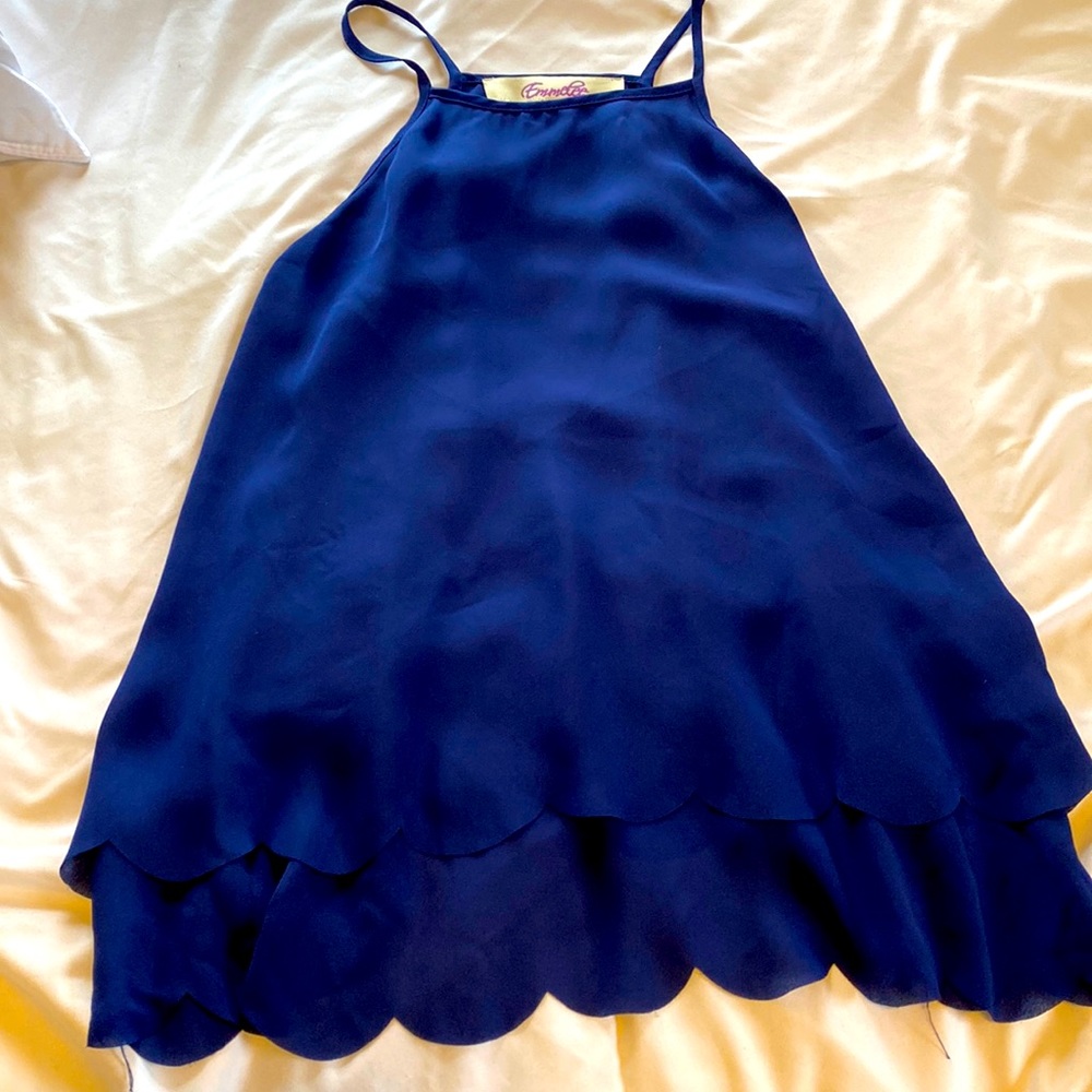 Scalloped patterned tank